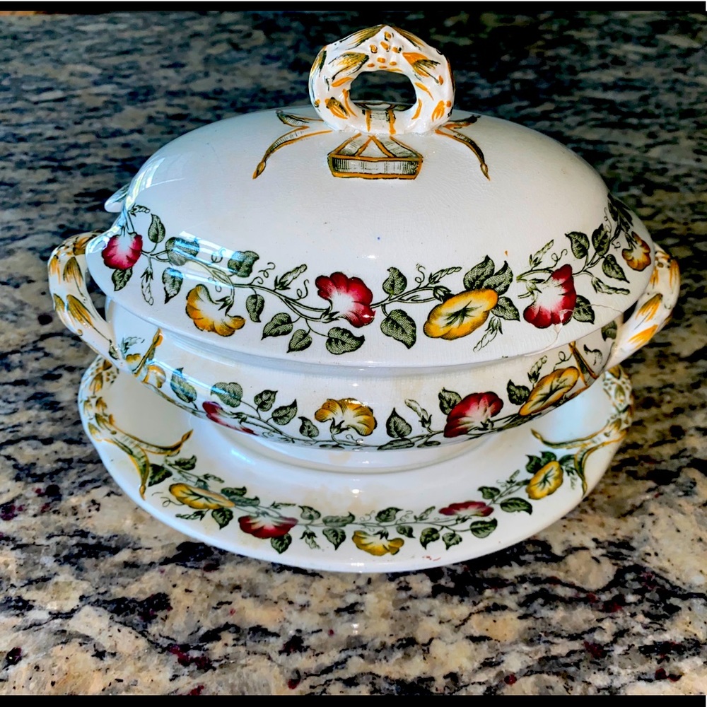 Vintage 1854 Bodley & Son Gravy Bowl with Lid and matching Saucer Plate Plate